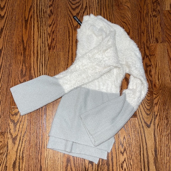 DesignLab white Fuzzy Sweater - Picture 2 of 2